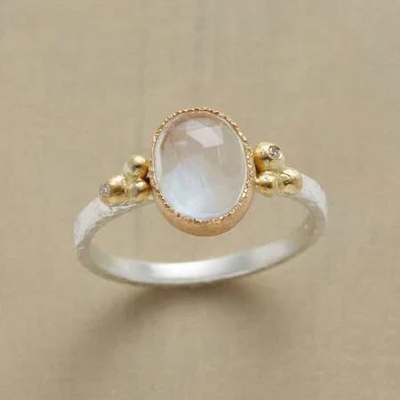 Bague en verre blanc vintage