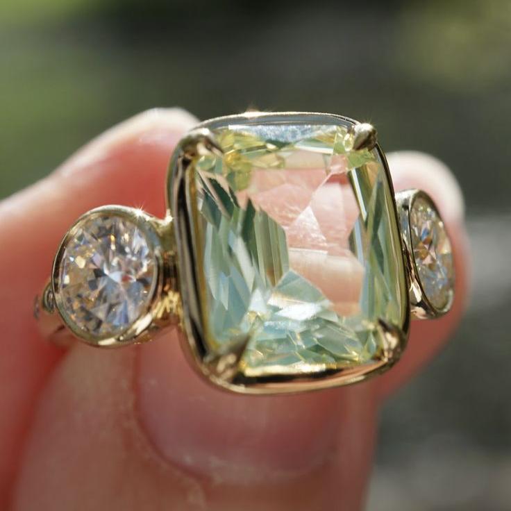 Bague vintage en zircon vert doré