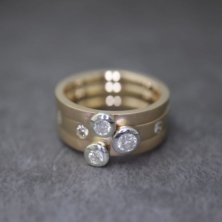 Bague en or multicouche avec incrustation de cristal