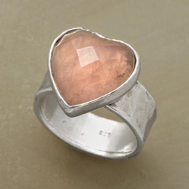 Bague vintage en argent avec pierre en forme de cœur rose