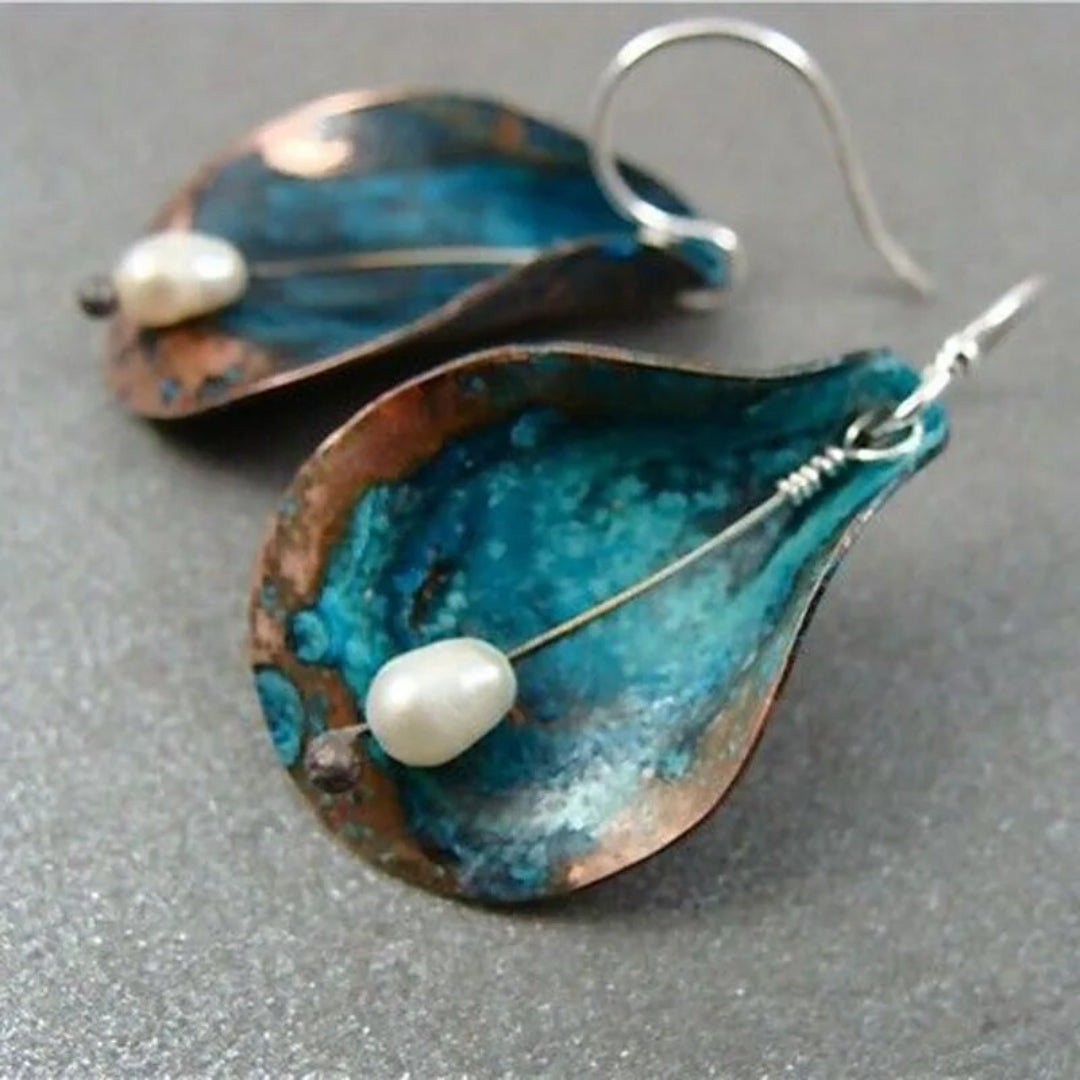 Boucles d'oreilles vintage en forme de feuille avec émail bleu