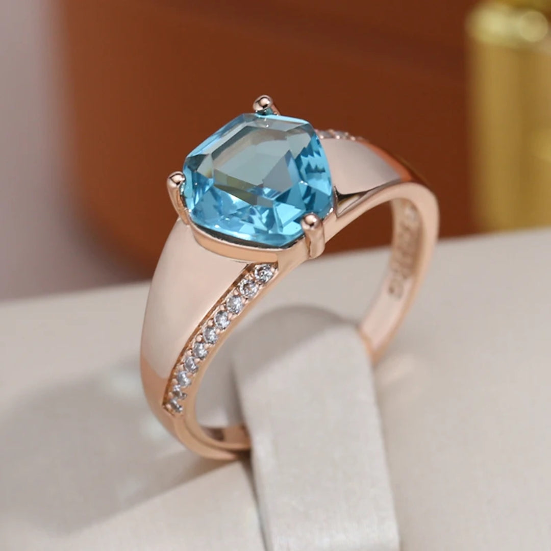 Élégante bague bleue brillante