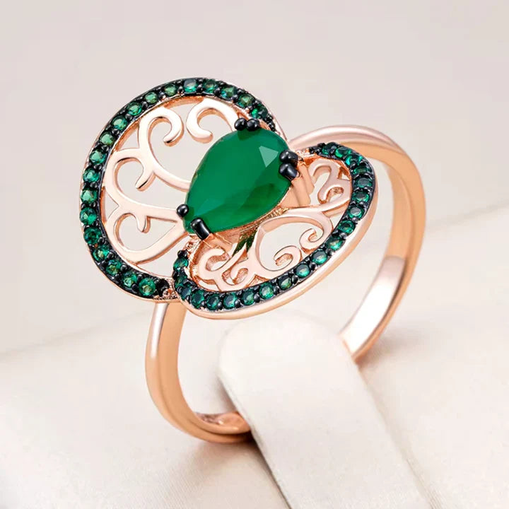 Bague élégante en or avec papillon vert