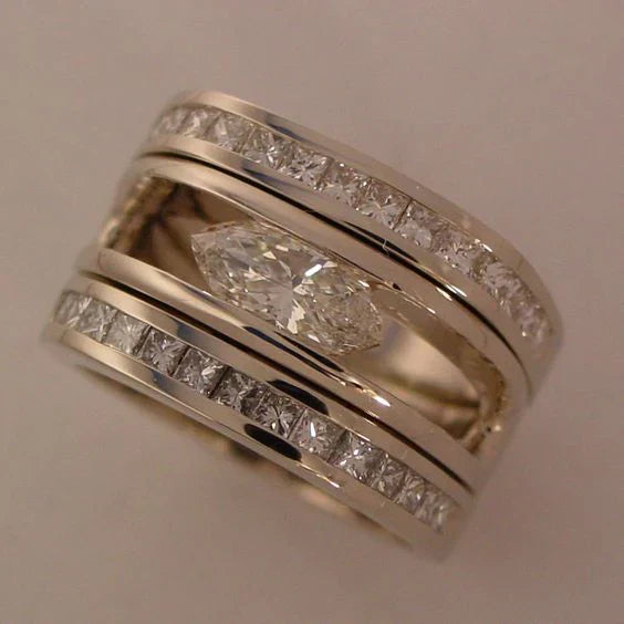 Bague vintage en argent incrustée de zirconium
