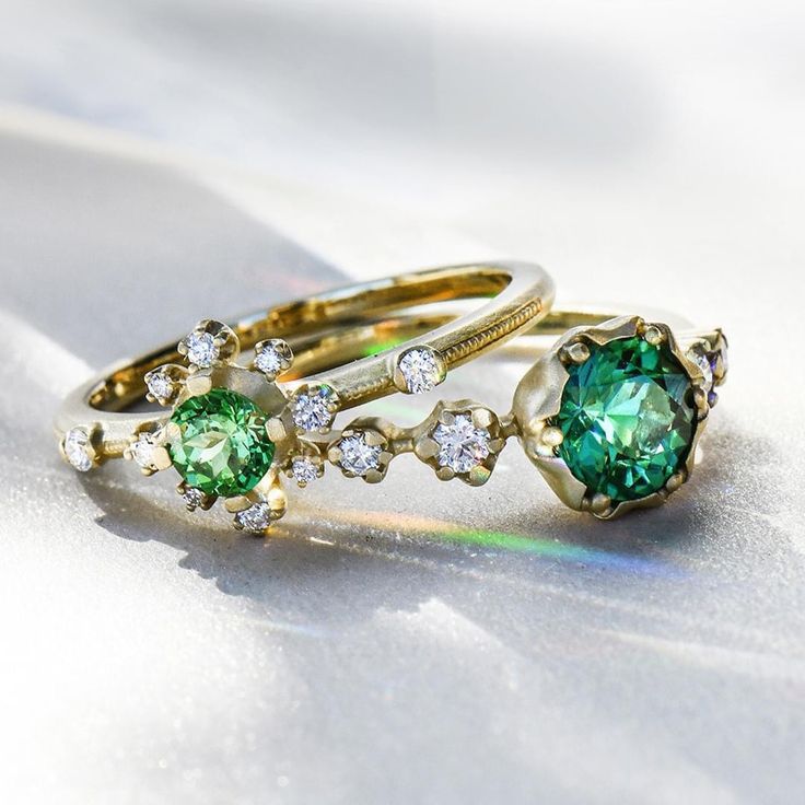 Bagues en cristal vert brillant en or vintage