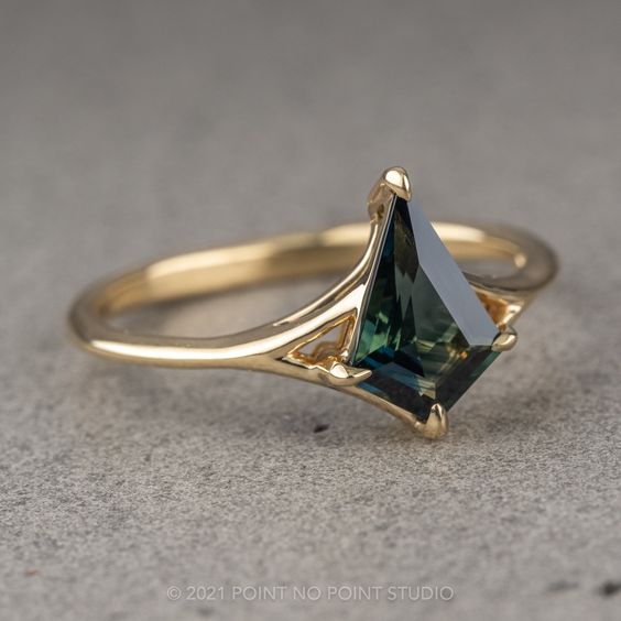 Bague en cristal vert et or vintage