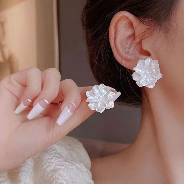 Boucles d'oreilles Pétales Blancs