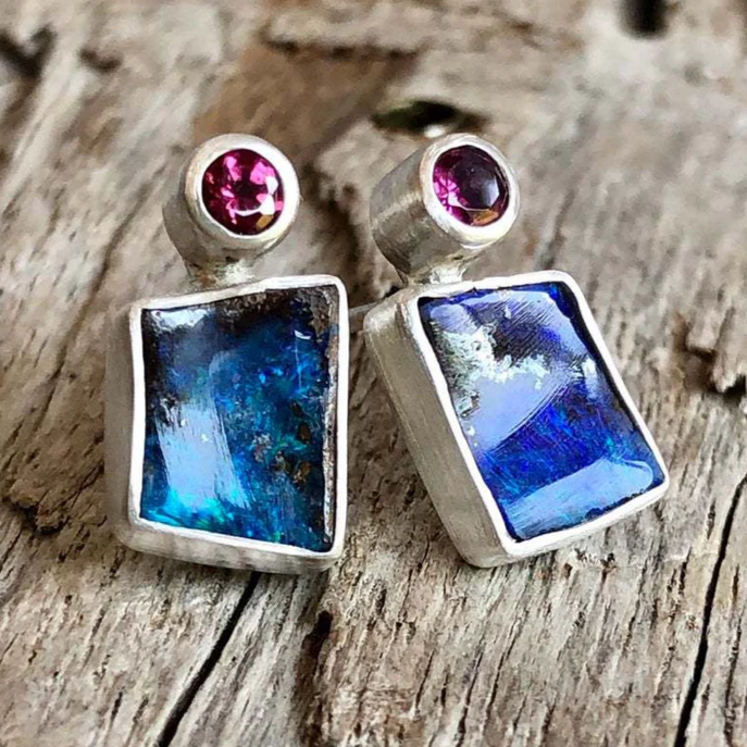 Boucles d'oreilles vintage bleues avec zircons violets