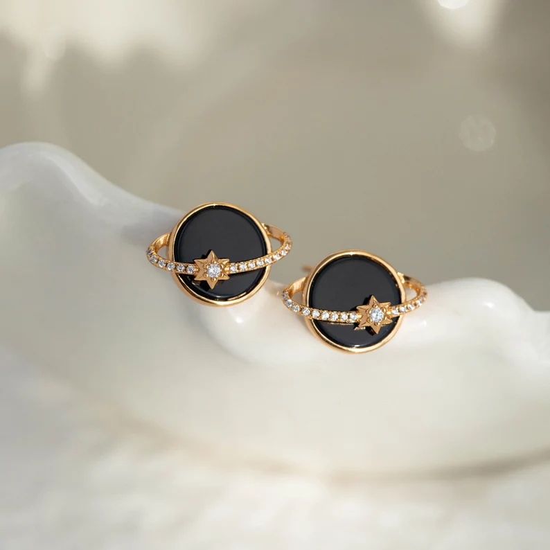 Elégantes boucles d'oreilles cosmiques noires