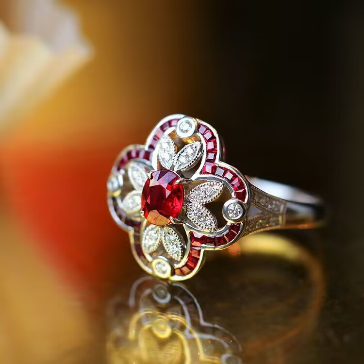 Bague vintage en zirconium rouge vif