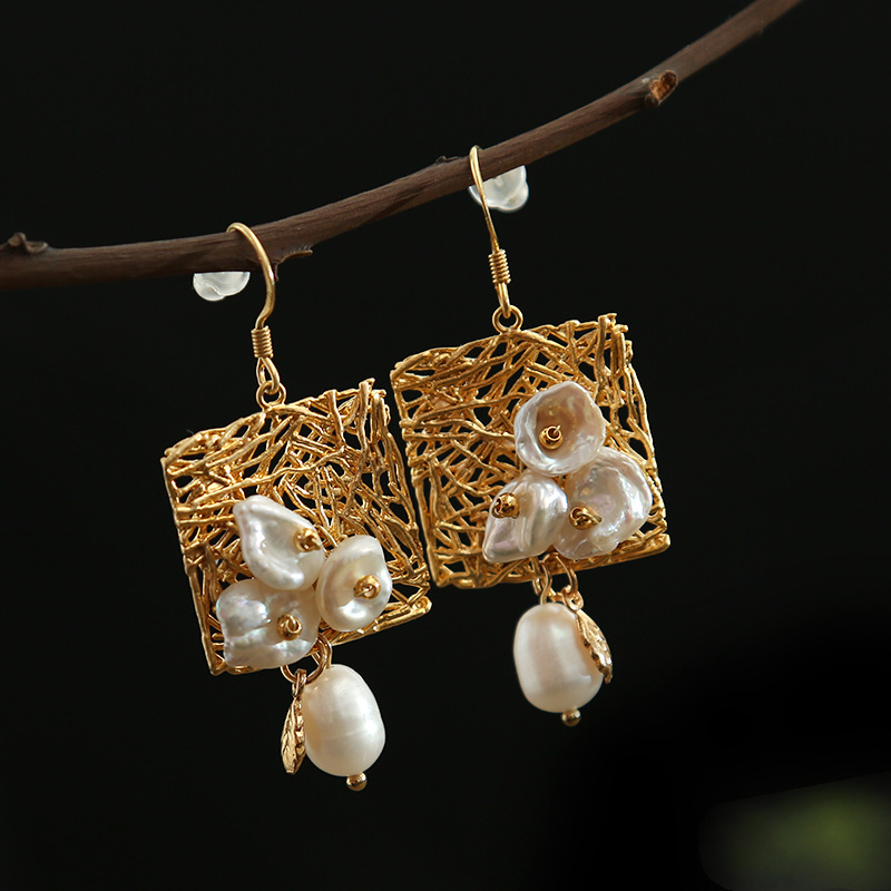 Boucles d'oreilles vintage en perles et fleurs