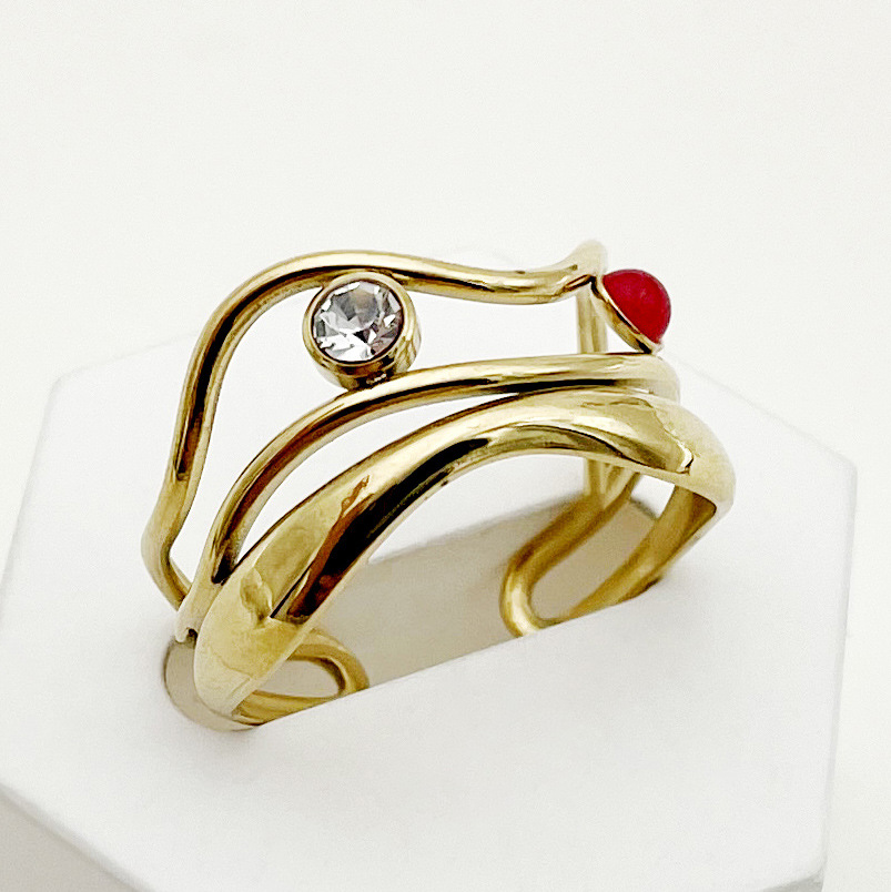 Bague fine avec cristal et pierre rouge en or vintage