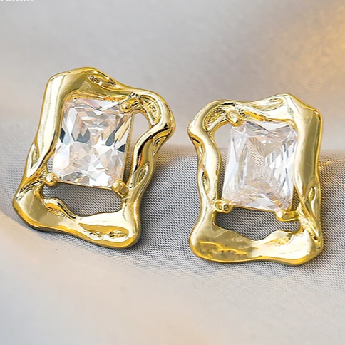 Elégantes boucles d'oreilles baroques et irrégulières