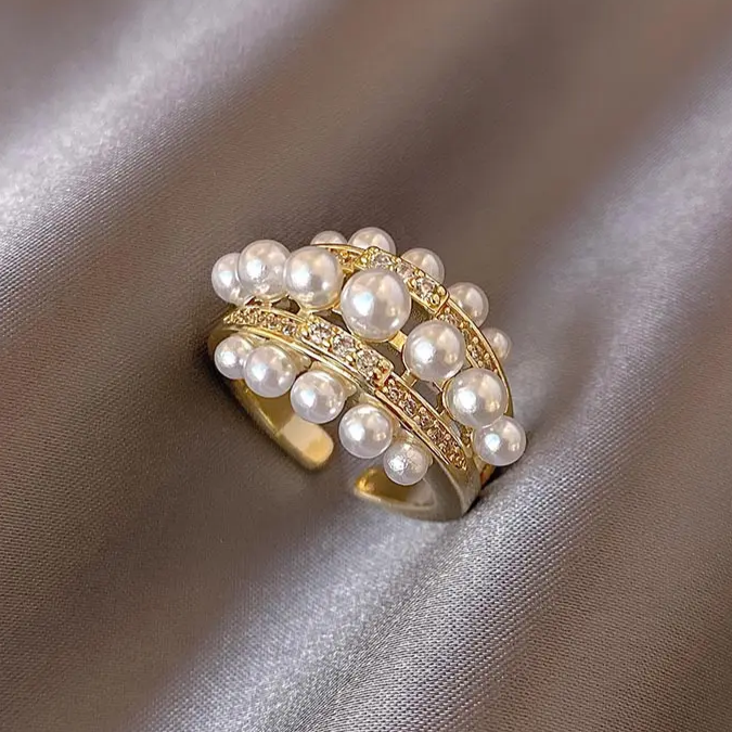 Élégante bague à perles réglable