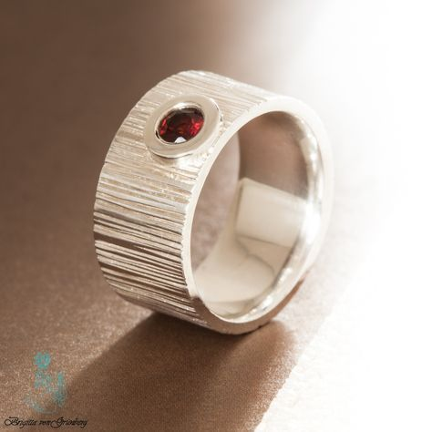 Bague plaquée argent avec incrustation rouge vintage