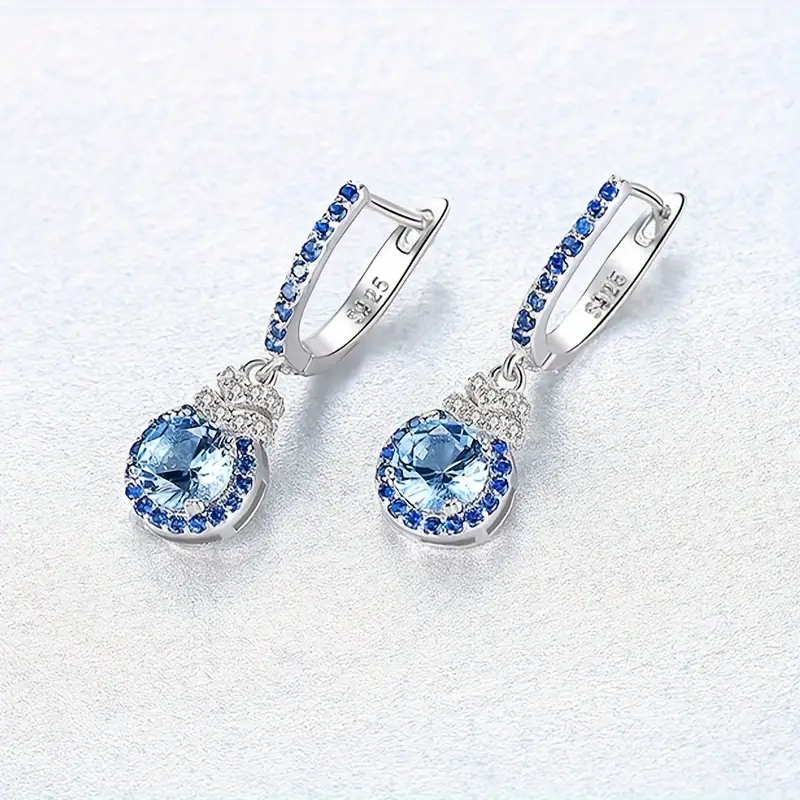 Elégantes boucles d'oreilles bleues rondes et brillantes