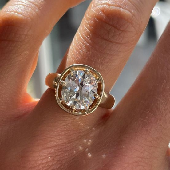 Élégante bague vintage brillante