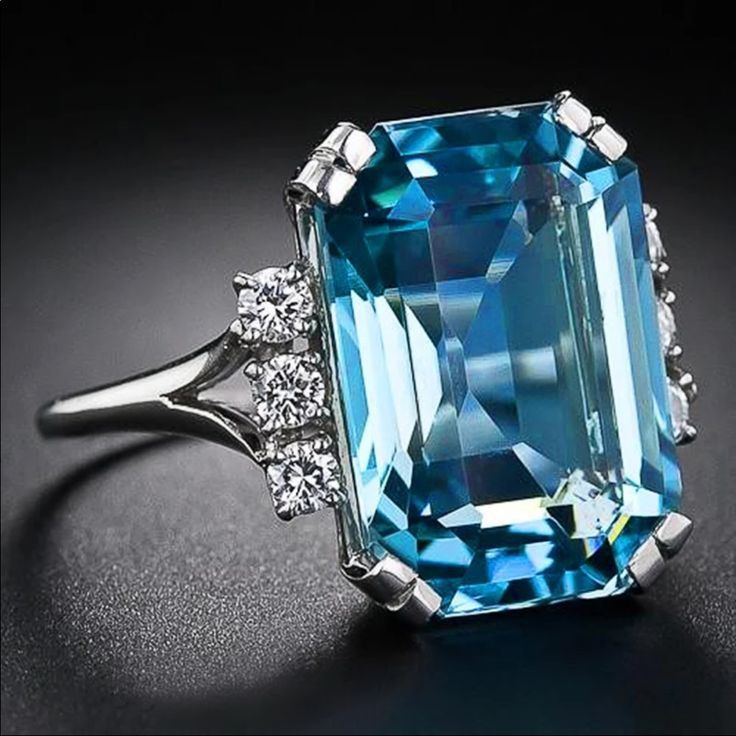 Bague vintage en cristal cubique bleu