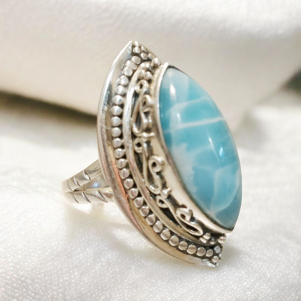 Bague vintage en pierre bleue