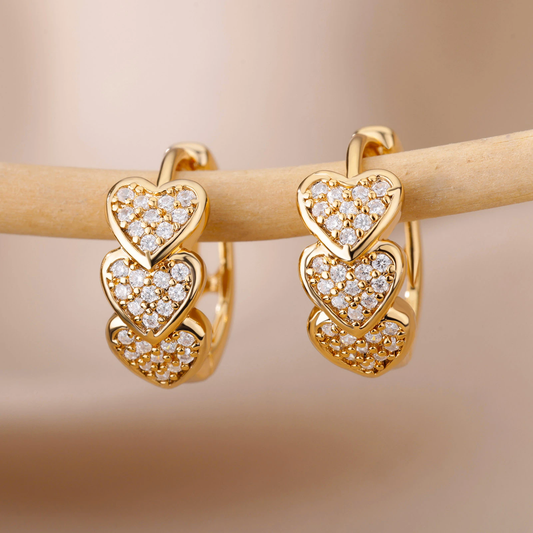 Boucles d'oreilles Minimalistes Triple Coeur Brillant en Or