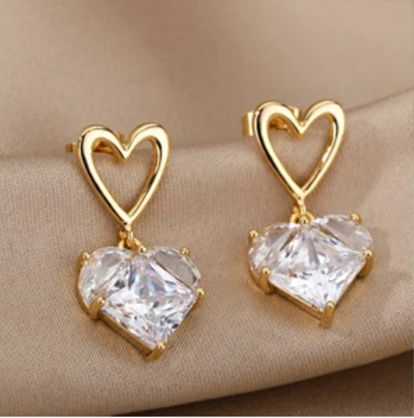 Boucles d'oreilles Minimalistes en Or avec Coeur en Zirconium