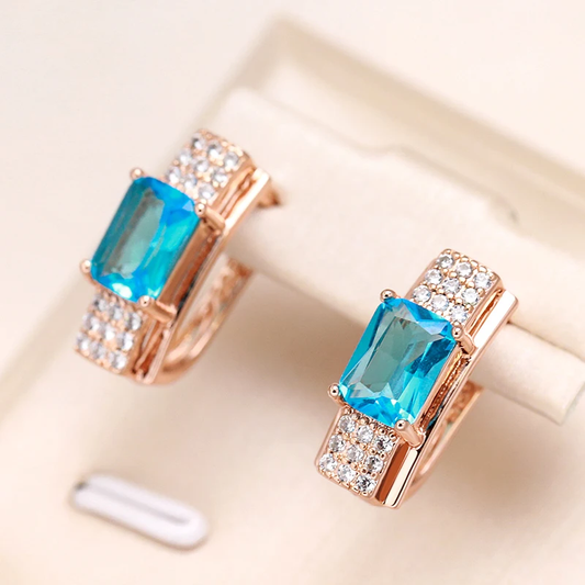 Boucles d'oreilles élégantes en cubes brillants bleu ciel