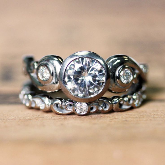 Bague vintage en argent avec zirconium