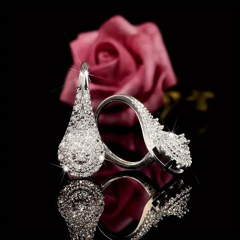Elégantes boucles d'oreilles en forme de goutte d'eau, rondes et brillantes