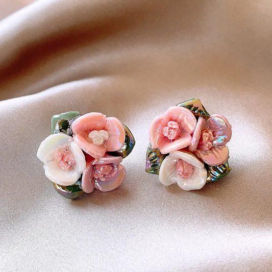 Boucles d'oreilles élégantes en forme de fleurs roses